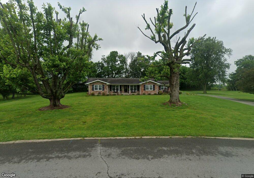 704 Dow Dr, Shelbyville, TN 37160 - photo 1