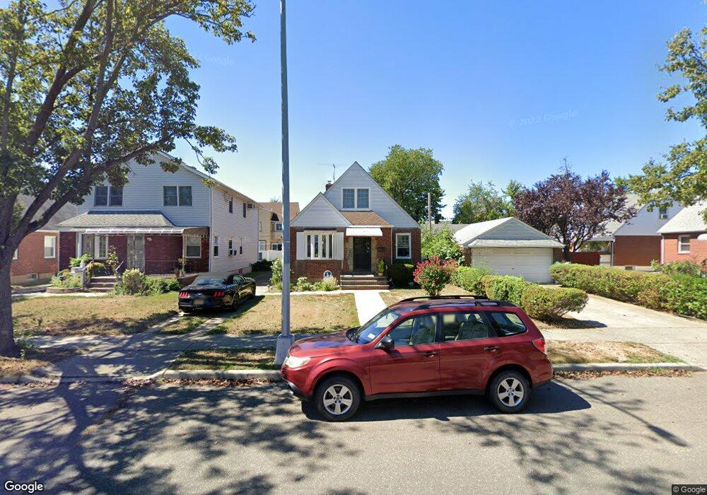 8214 267th St, Glen Oaks, NY 11004 - photo 1