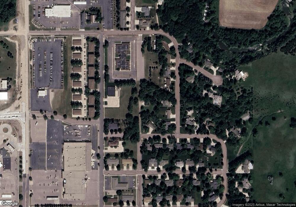 324 Fairoaks Ave, Mitchell, SD 57301 - photo 1