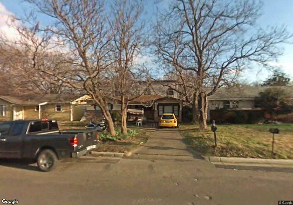 715 Phillips St, Cleburne, TX 76033 - photo 1