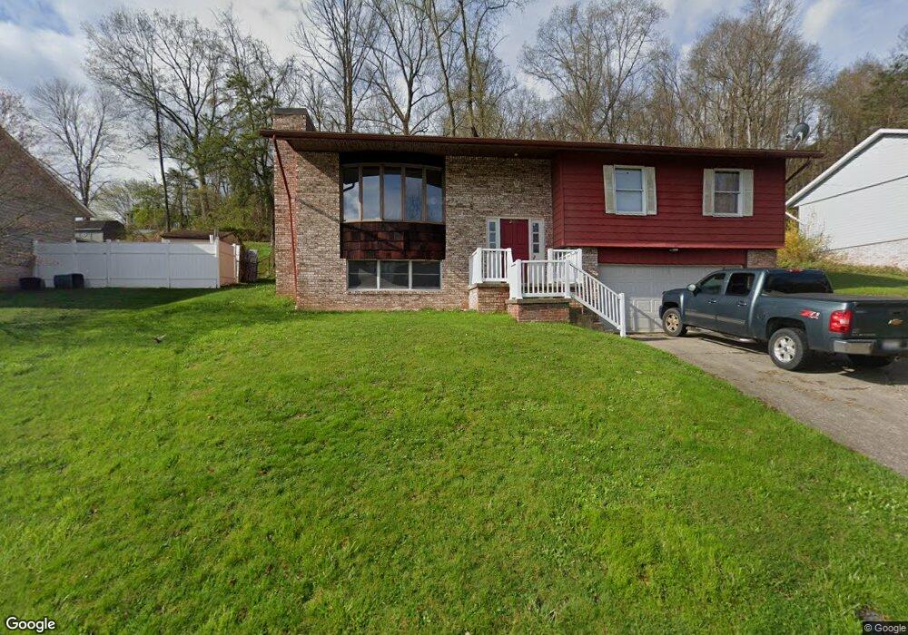 209 Pine Cir, Dunbar, WV 25064 - photo 1