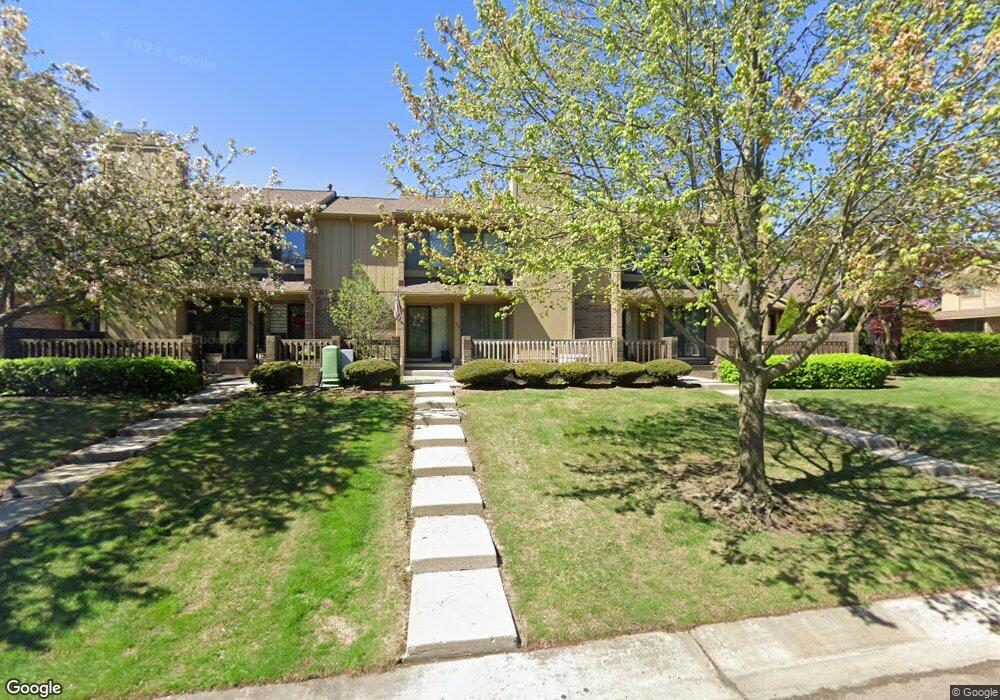 1666 S Hill Cir, Bloomfield Hills, MI 48304 - photo 1