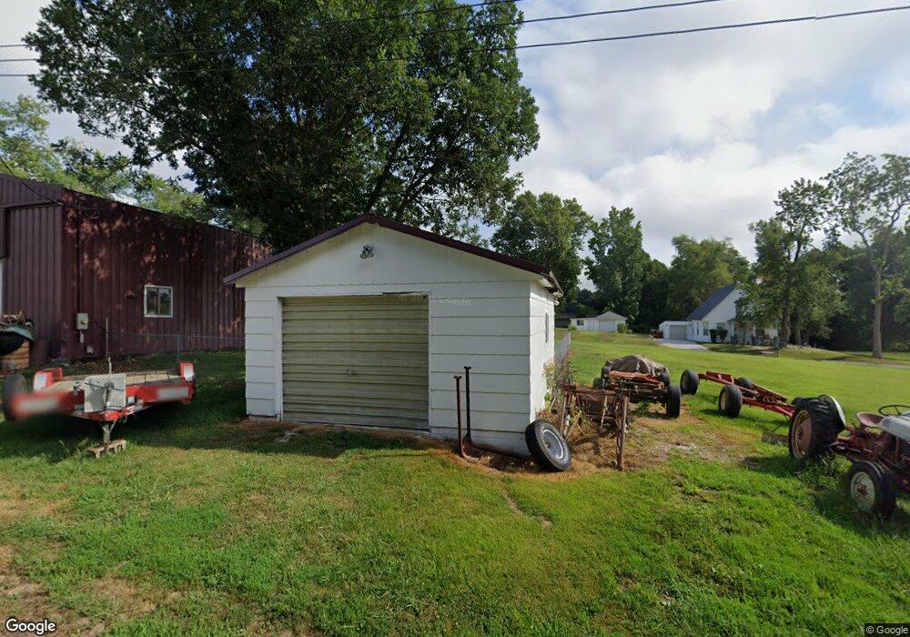 142 W Illini St, Virginia, IL 62691 - photo 1