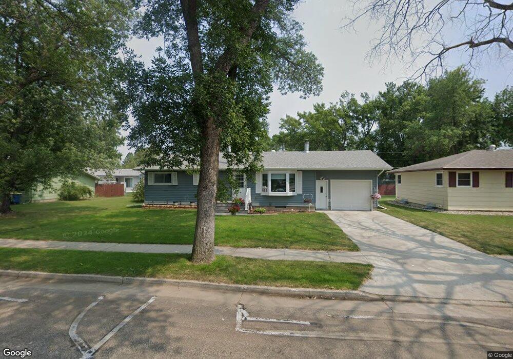 1022 James Ave NE, Jamestown, ND 58401 - photo 1