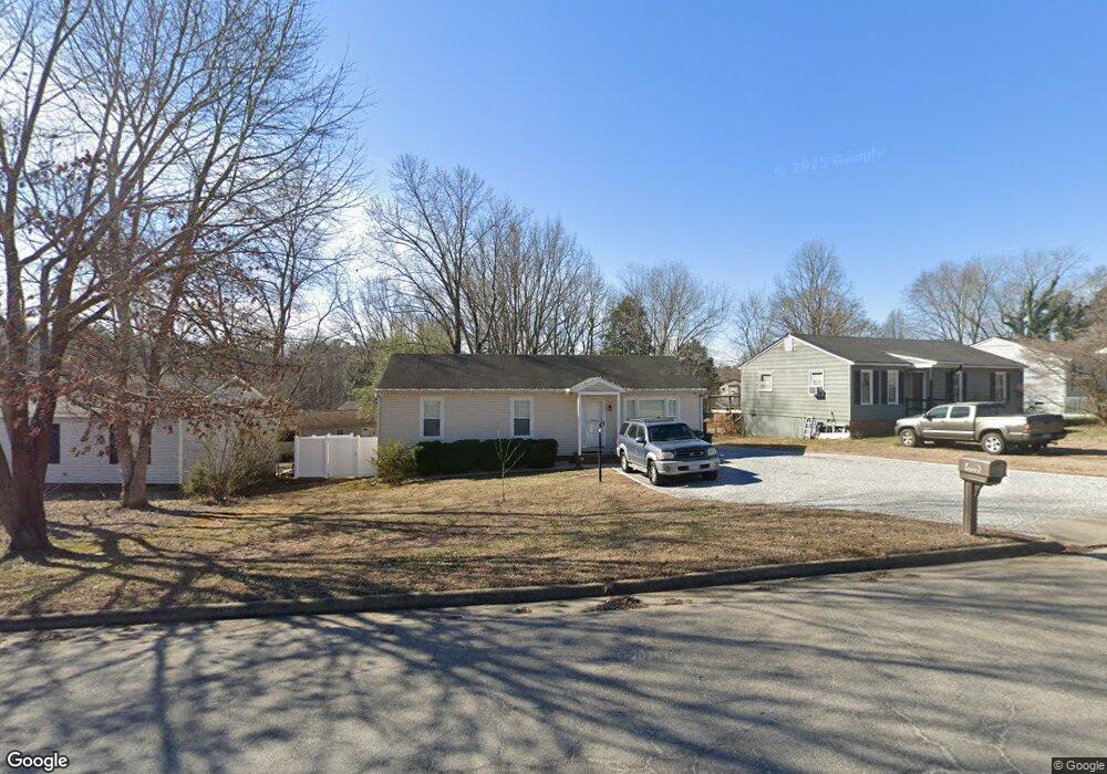 5817 Huntingcreek Dr, North Chesterfield, VA 23237 - photo 1