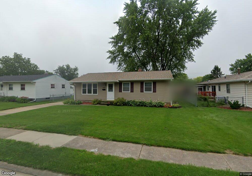 2121 W 36th St, Davenport, IA 52806 - photo 1