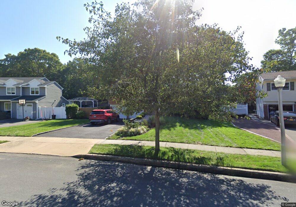 28 Wenmore Rd, ComMacK, NY 11725 - photo 1