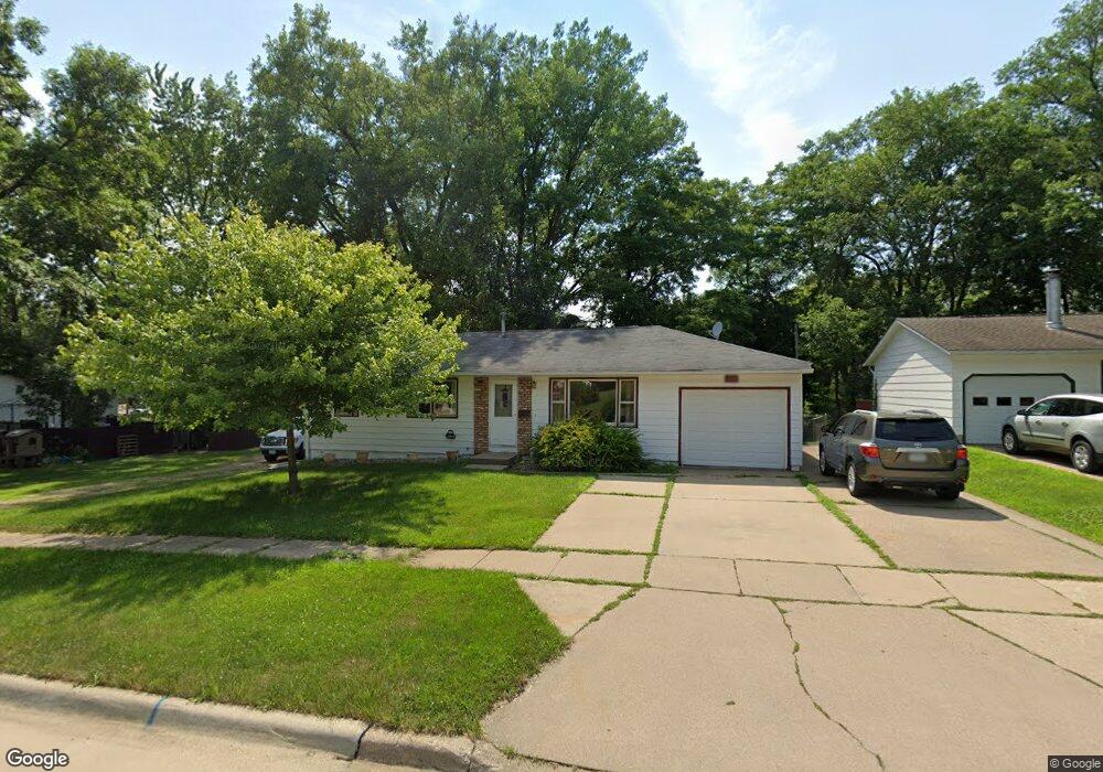 1309 39th St SE, Cedar Rapids, IA 52403 - photo 1