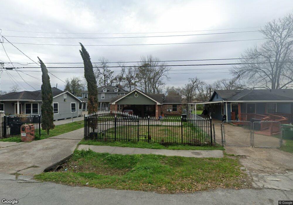 8013 Roswell St, Houston, TX 77022 - photo 1
