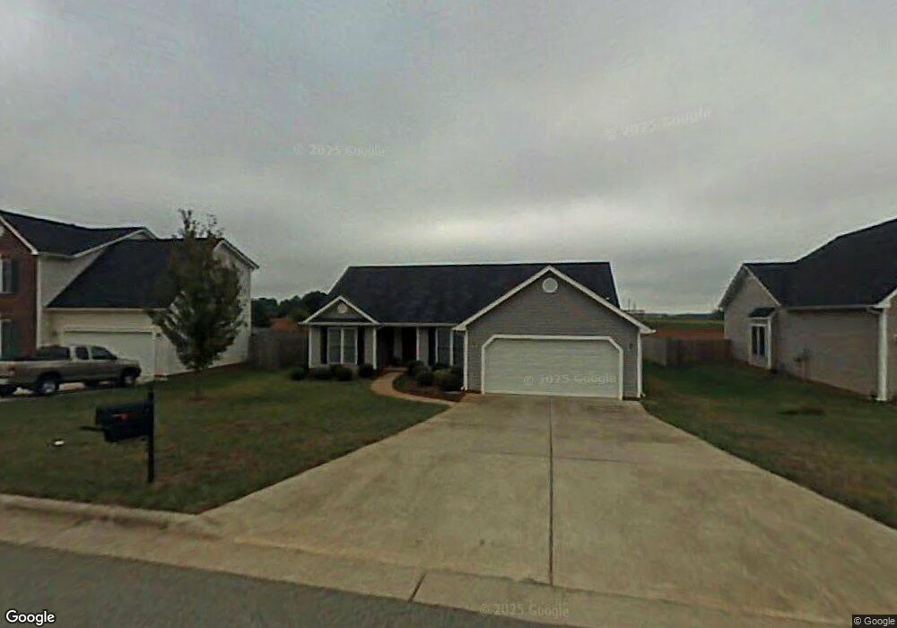 3712 Shadow Ridge Dr, High Point, NC 27265 - photo 1