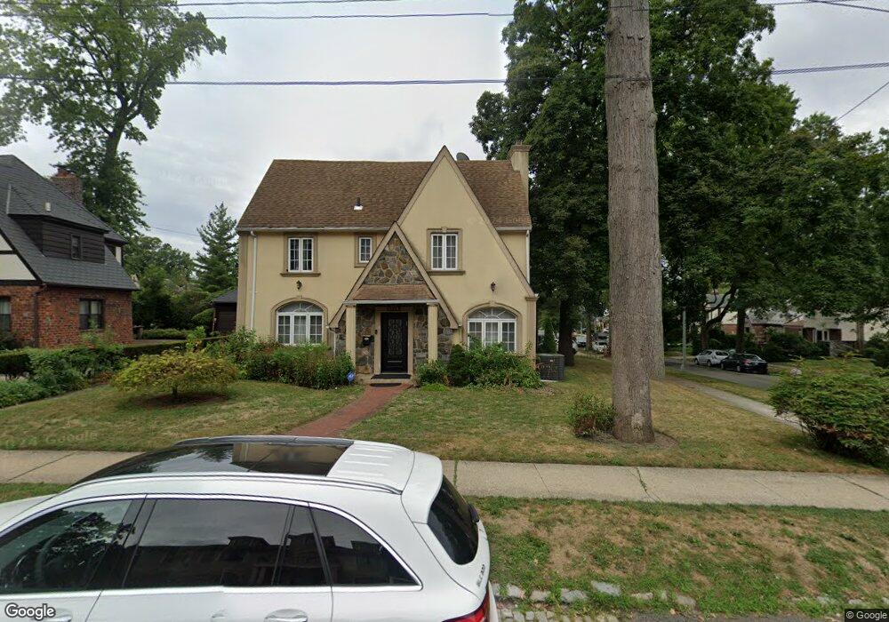 8104 Chevy Chase St, Jamaica, NY 11432 - photo 1