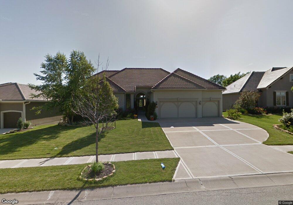 9712 Hollis Ln, Shawnee, KS 66227 - photo 1