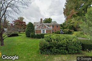 18 Birchwood Ln, Great Neck, NY 11024