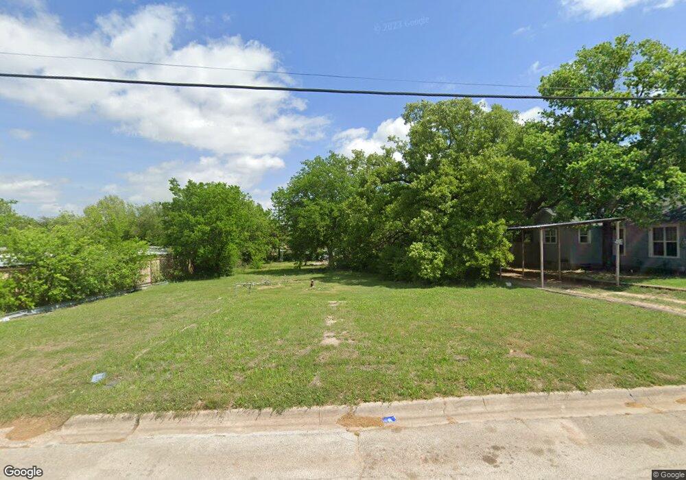 1303 E Tarrant St, Bowie, TX 76230 - photo 1
