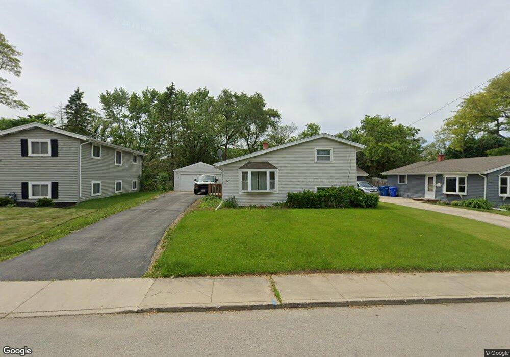 1214 Sacramento Dr, Carpentersville, IL 60110 - photo 1