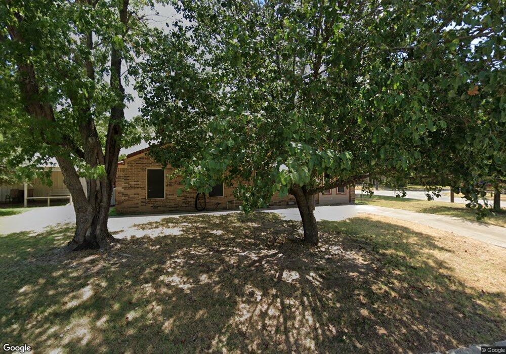 1100 N Taylor St, Gainesville, TX 76240 - photo 1