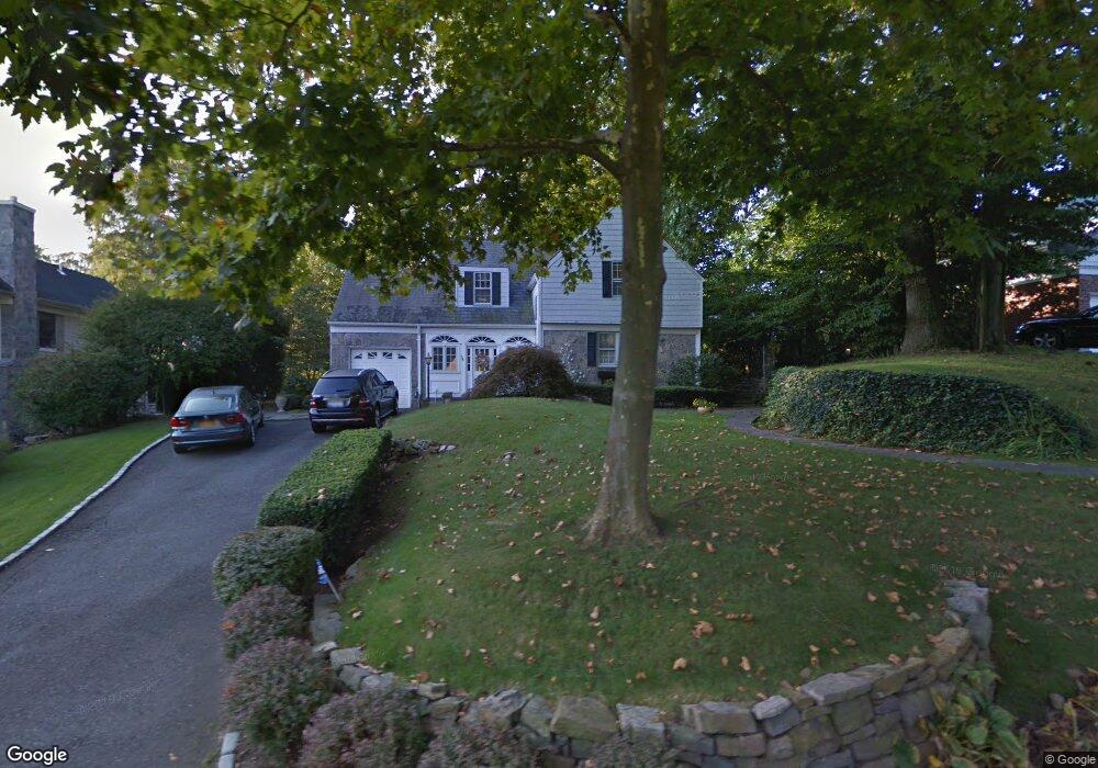 78 Woodedge Rd, Manhasset, NY 11030 - photo 1