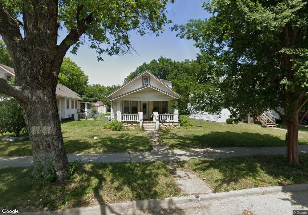 1528 Pierre St, Manhattan, KS 66502 - photo 1