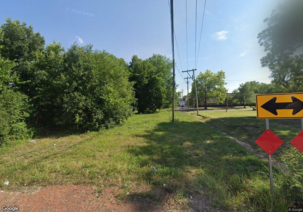 610 SW 8th Ave, Topeka, KS 66603 - photo 1