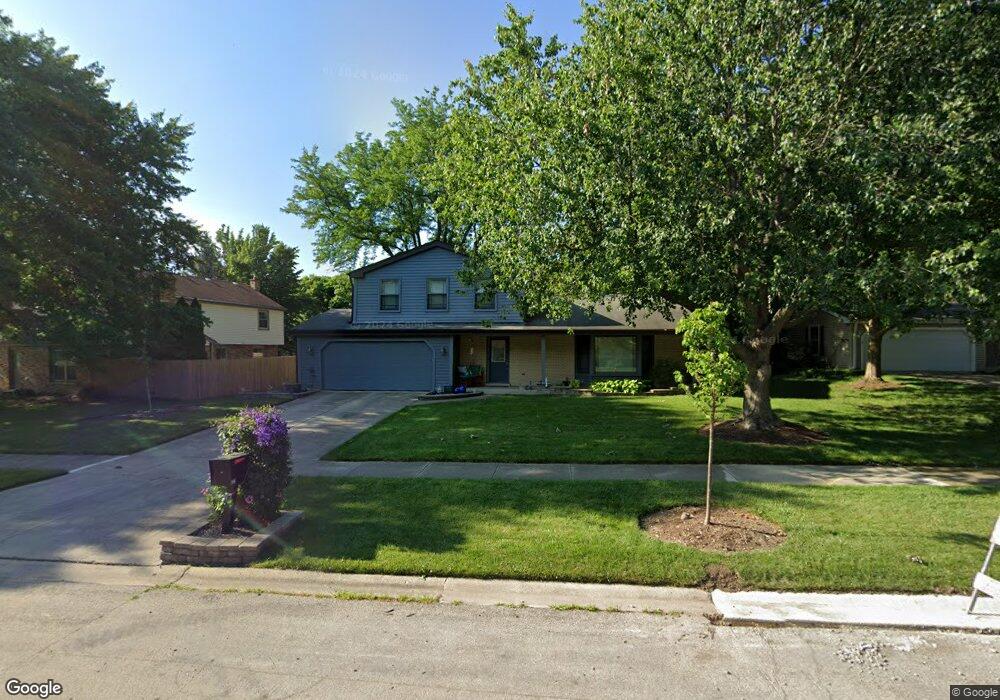 613 Pawnee Ln, Naperville, IL 60563 - photo 1