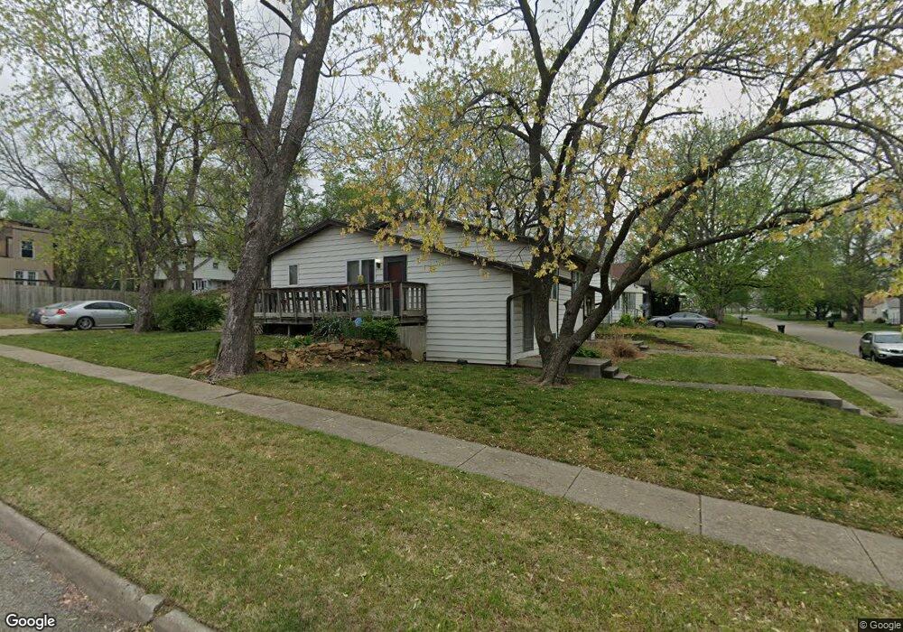 649 SW Warren Ave, Topeka, KS 66606 - photo 1