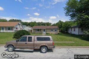 208 5th St, Buffalo, IA 52728