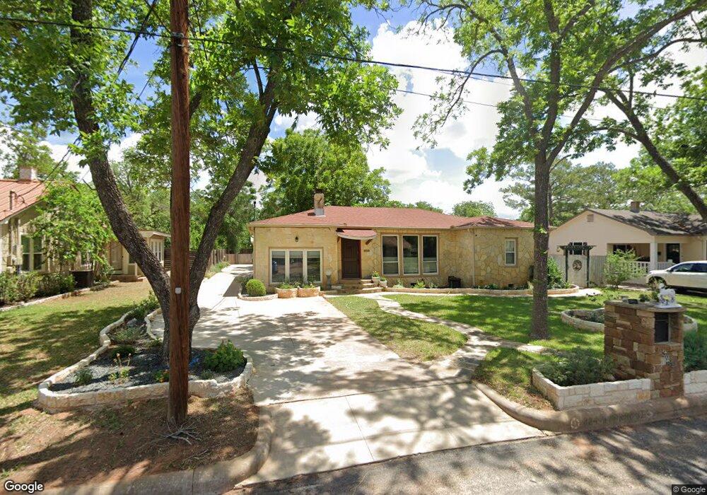 324 W Morse St, Fredericksburg, TX 78624 - photo 1