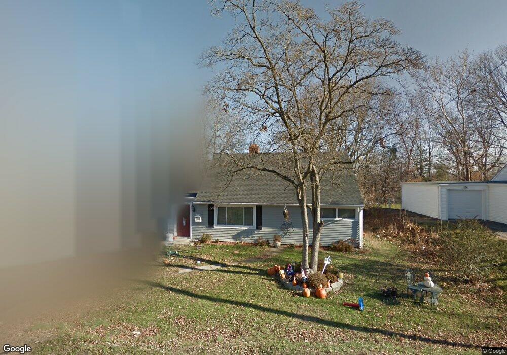 241 Seaver Cir, Bridgeport, CT 06606 - photo 1