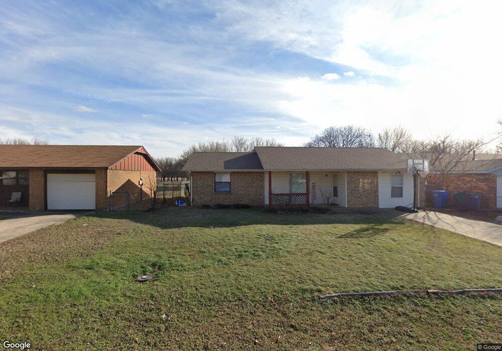 1018 W E Ave, Cache, OK 73527 - photo 1