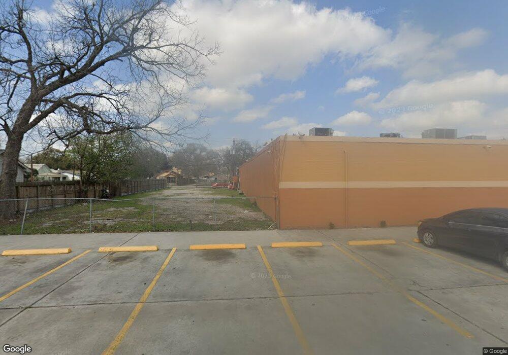 930 Duff Ln, Houston, TX 77022 - photo 1