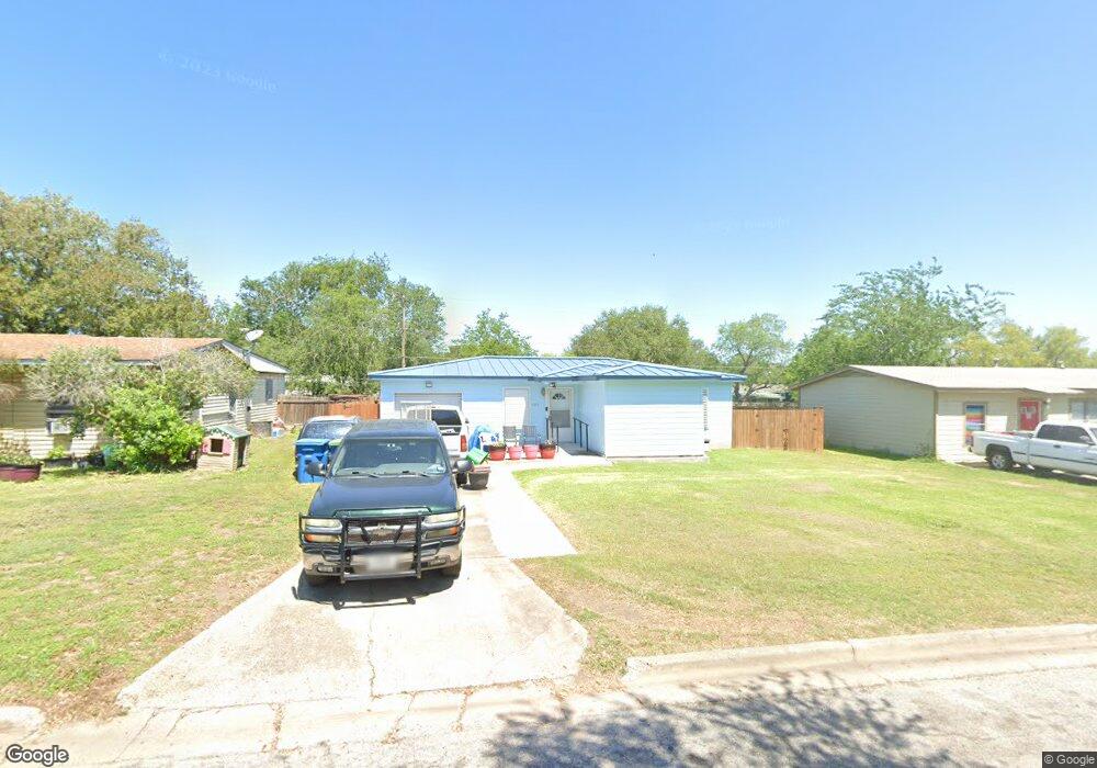 1515 E Corpus Christi St, Beeville, TX 78102 - photo 1