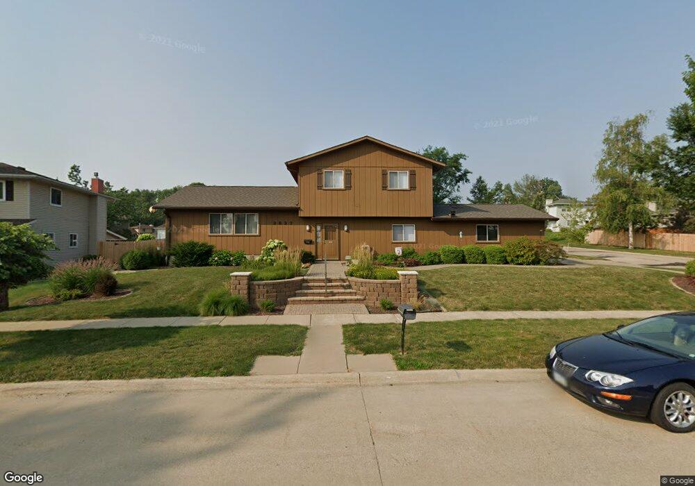 2827 Glen Elm Dr NE, Cedar Rapids, IA 52402 - photo 1