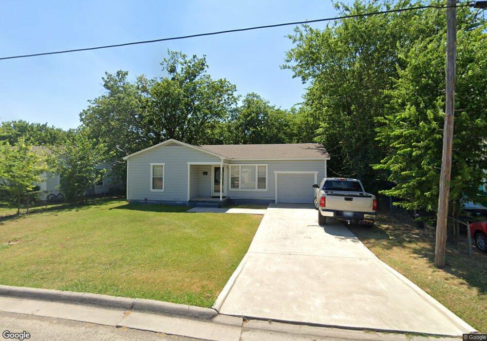 1213 S Howeth St, Gainesville, TX 76240 - photo 1