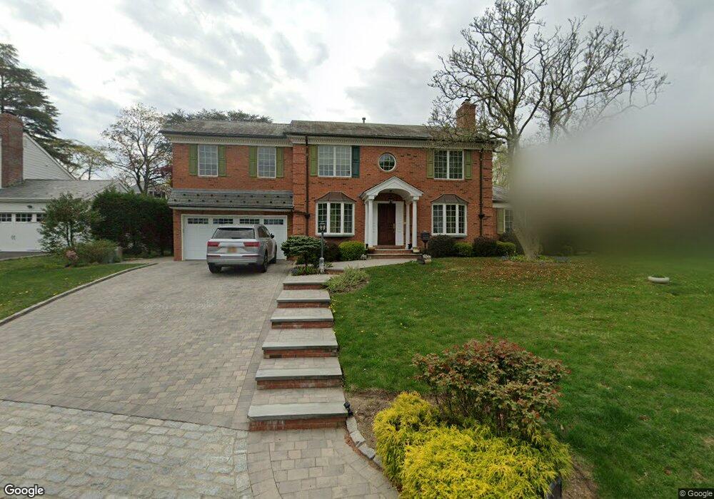 68 Blackburn Ln, Manhasset, NY 11030 - photo 1