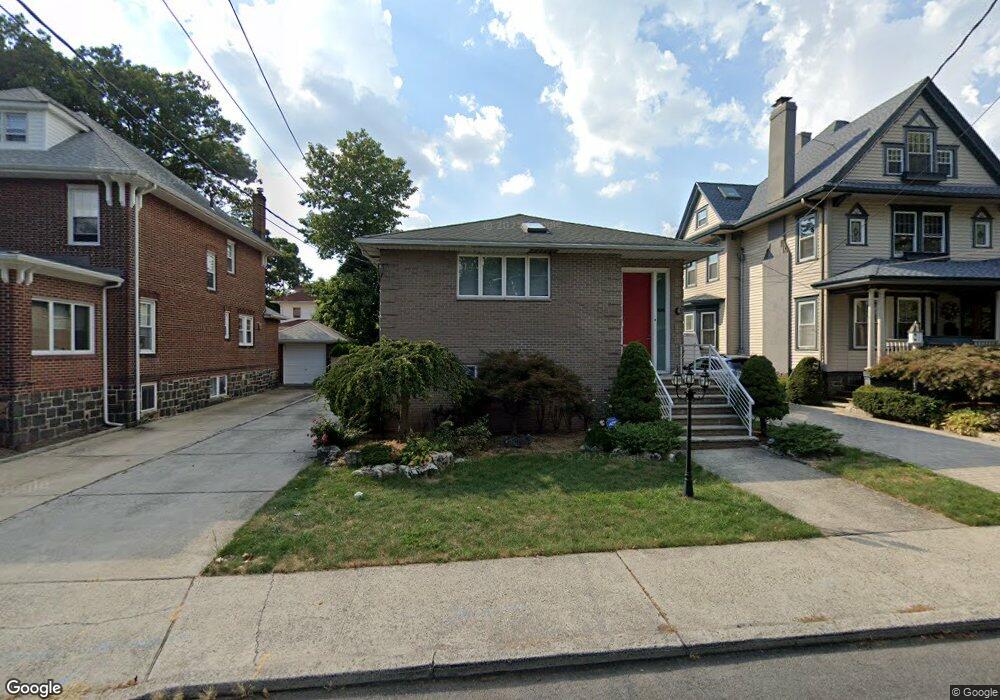 1015 Abbott Blvd, Fort Lee, NJ 07024 - photo 1