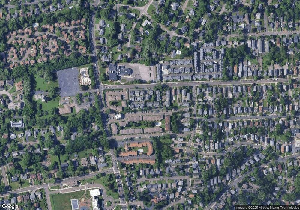 162 Colonial Rd unit 6, Stamford, CT 06906 - photo 1