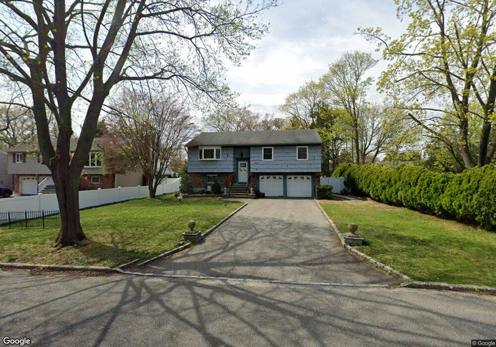 6 Waner St, ComMacK, NY 11725 - photo 1