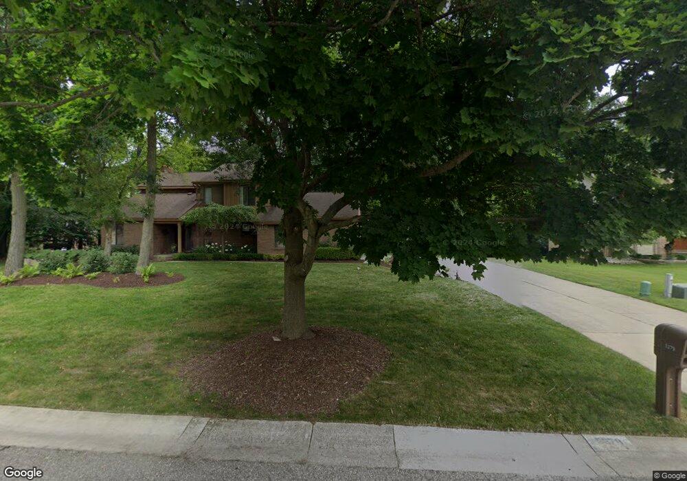 5253 Woodrun Dr, West Bloomfield, MI 48323 - photo 1