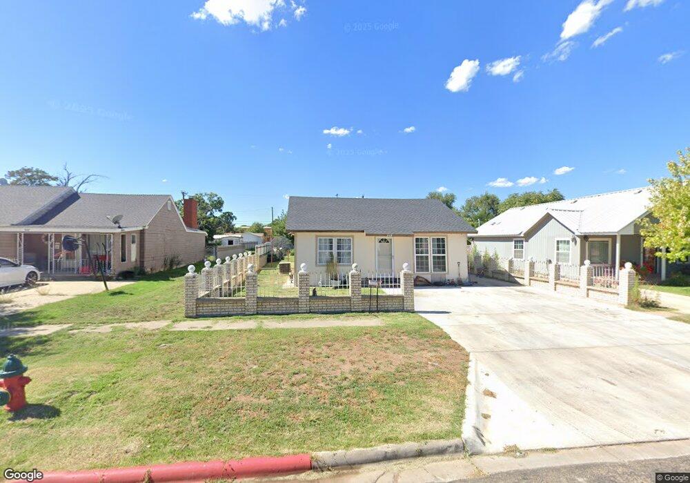 512 Binkley Ave, Dumas, TX 79029 - photo 1