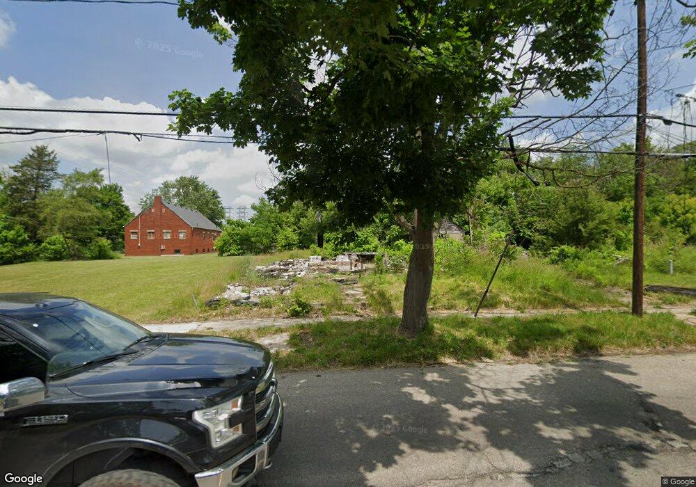 1611 Leith St, Flint, MI 48506 - photo 1