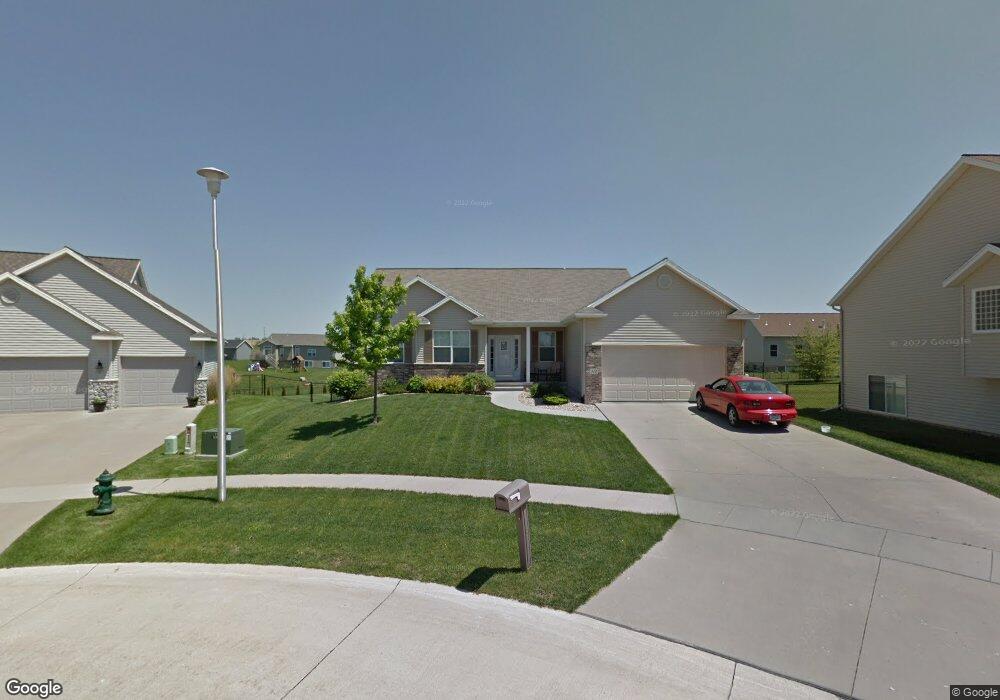 312 Limerock Ct NW, Cedar Rapids, IA 52405 - photo 1