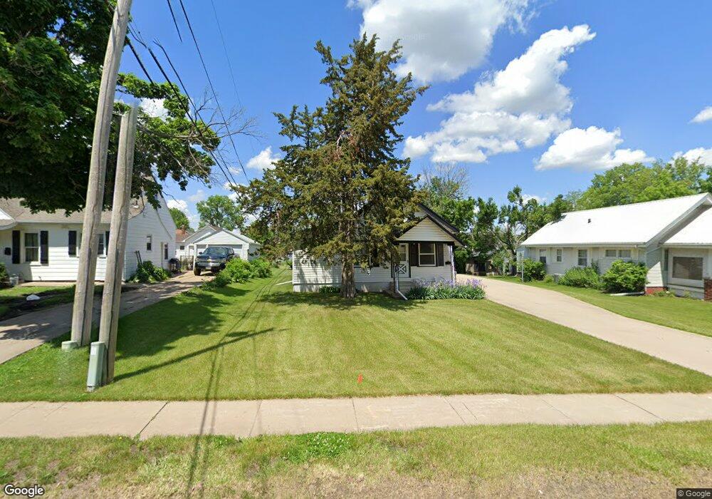 2010 Johnson Ave NW, Cedar Rapids, IA 52405 - photo 1