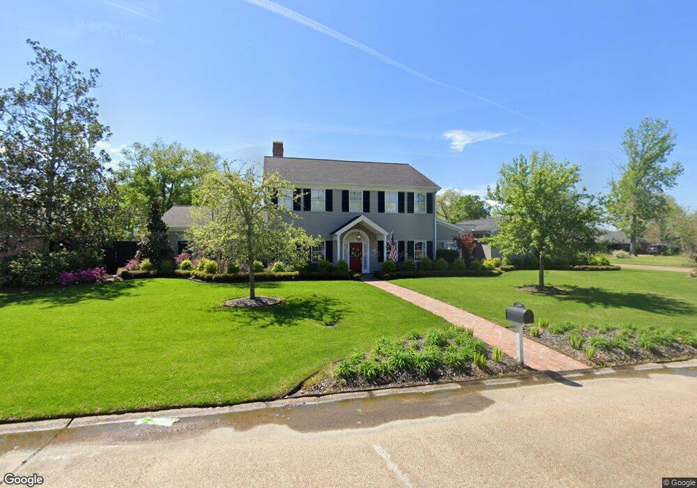 1309 W Dumbarton Dr, Lake Charles, LA 70605 - photo 1