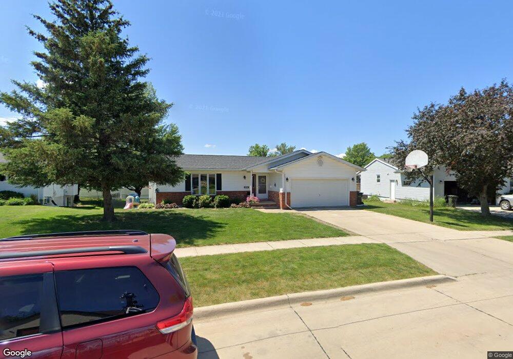 2222 W 8th St, Cedar Falls, IA 50613 - photo 1