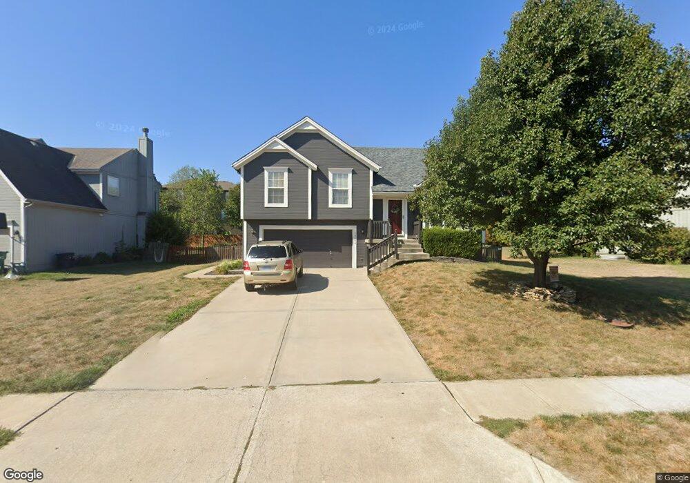 20800 S Skyview Ln, Spring Hill, KS 66083 - photo 1