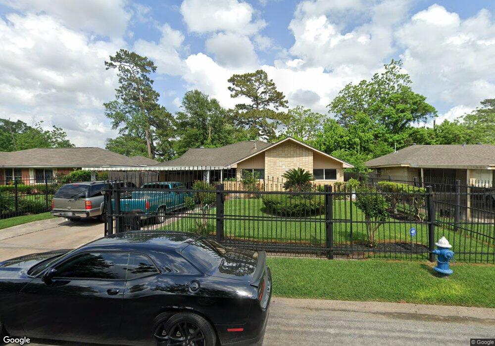 10206 Hollyglen Dr, Houston, TX 77016 - photo 1