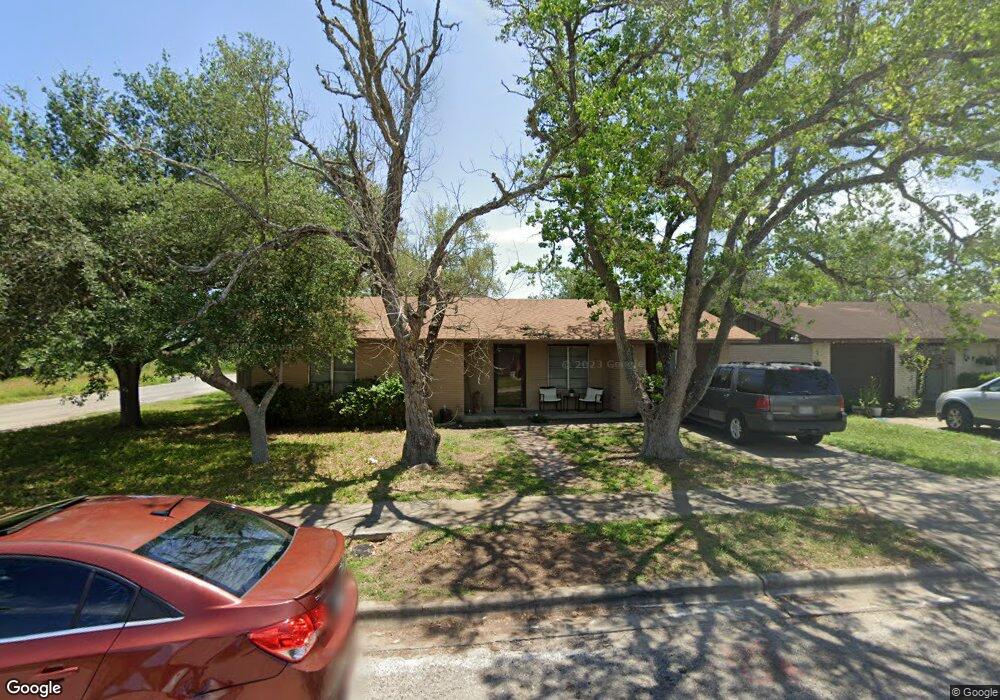 1408 Fairview Dr, Beeville, TX 78102 - photo 1