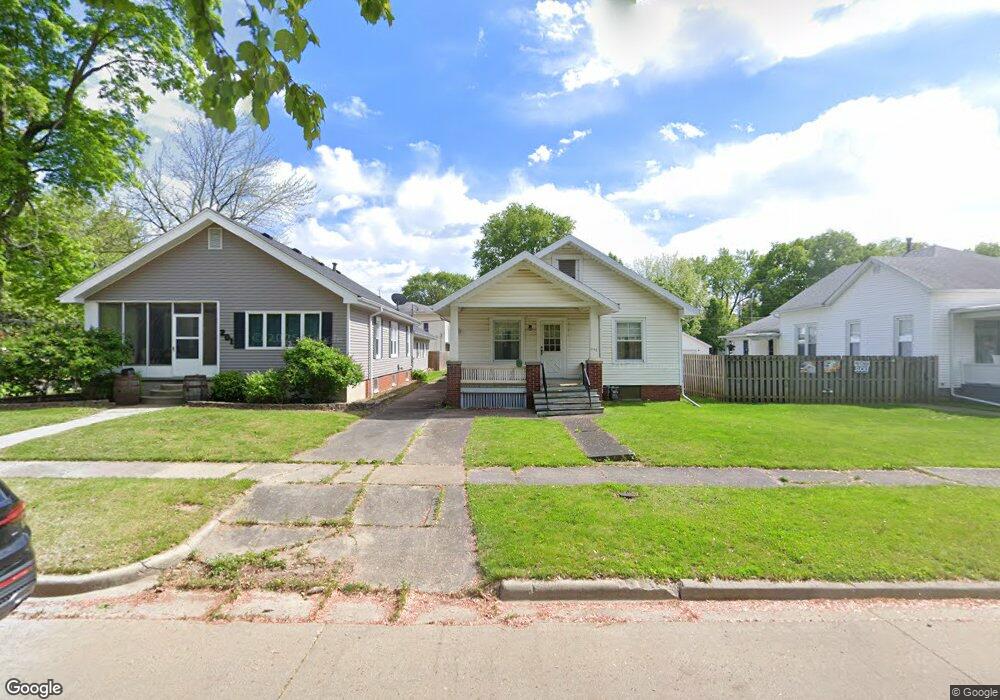 207 4th St, Lincoln, IL 62656 - photo 1