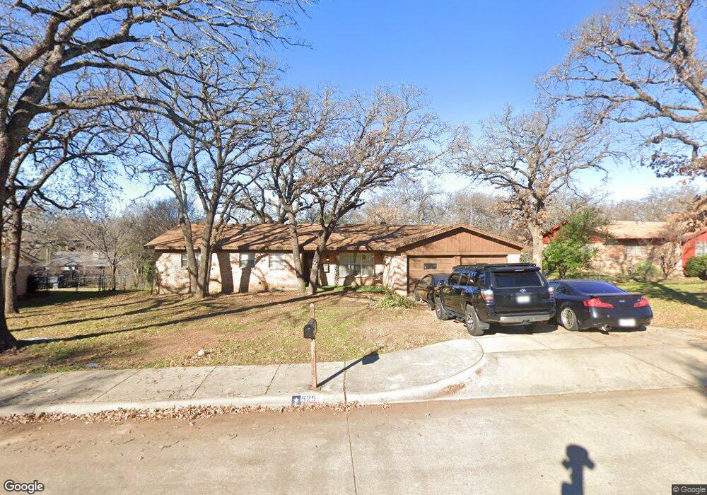 525 Oak Park Dr, Hurst, TX 76053 - photo 1