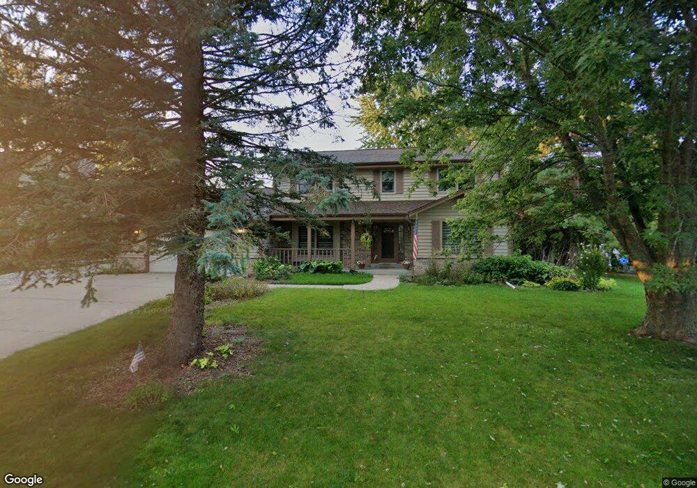 N77W16291 Overlook Dr, Menomonee Falls, WI 53051 - photo 1